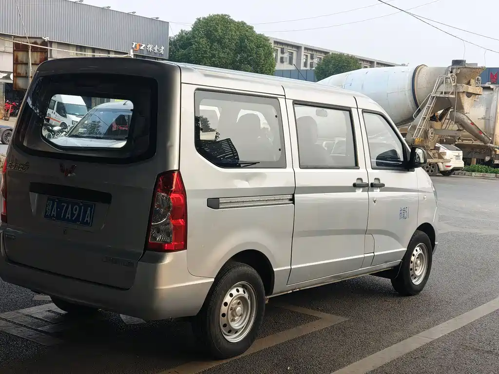 Wuling Rongguang S 2021 1.2L standard air-conditioned version 5-seat LSI купить на сайте DeffCars