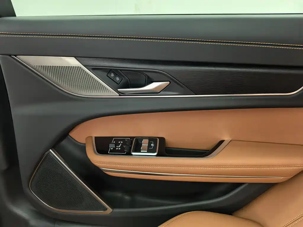 Jaguar XFL 2022 XFL 2.0T P250 two-wheel drive elite sports version купить на сайте DeffCars