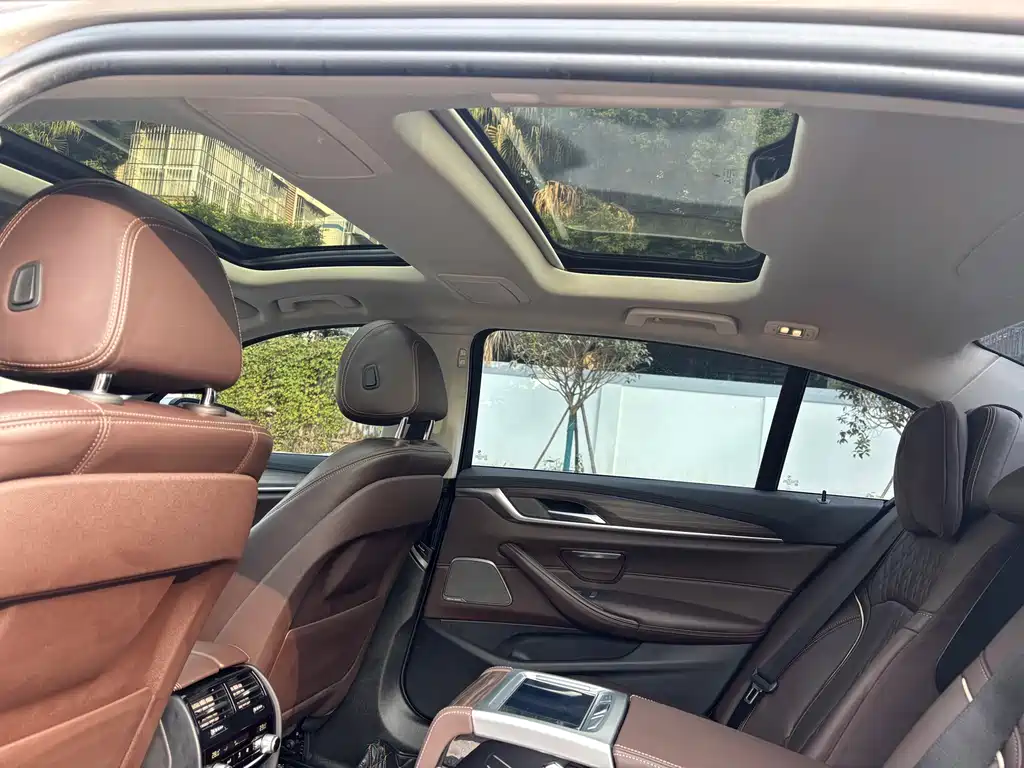 BMW 5 Series 2018 Facelift 530Li Exclusive Luxury Package купить на сайте DeffCars