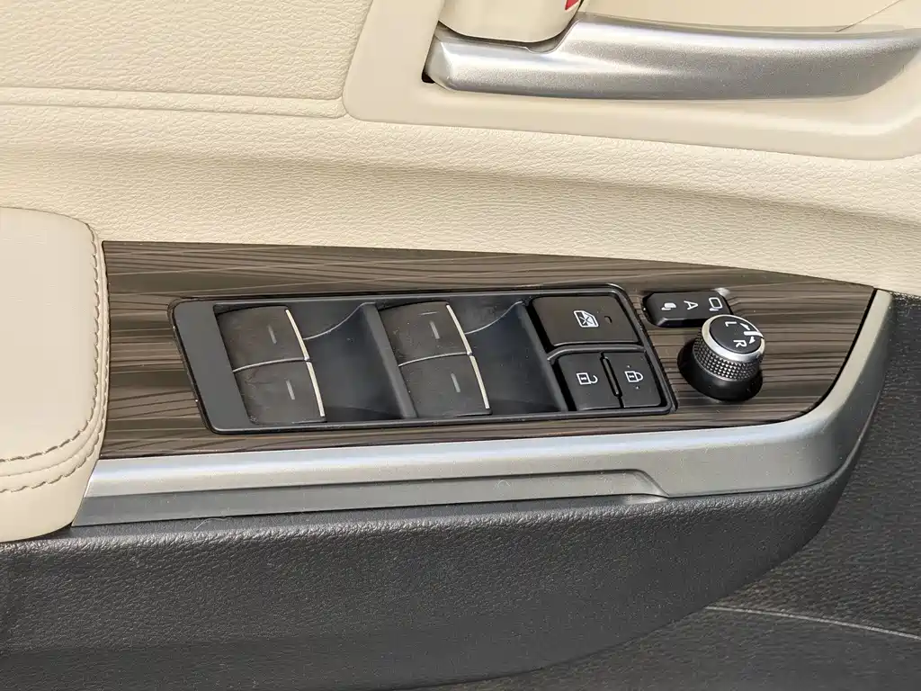 SIENNA 2024 2.5L hybrid four-wheel drive premium version купить на сайте DeffCars
