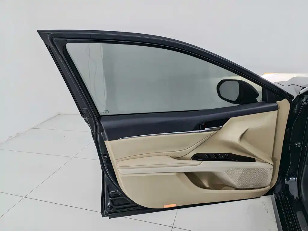 Camry 2021 2.0G Deluxe Edition купить на сайте DeffCars