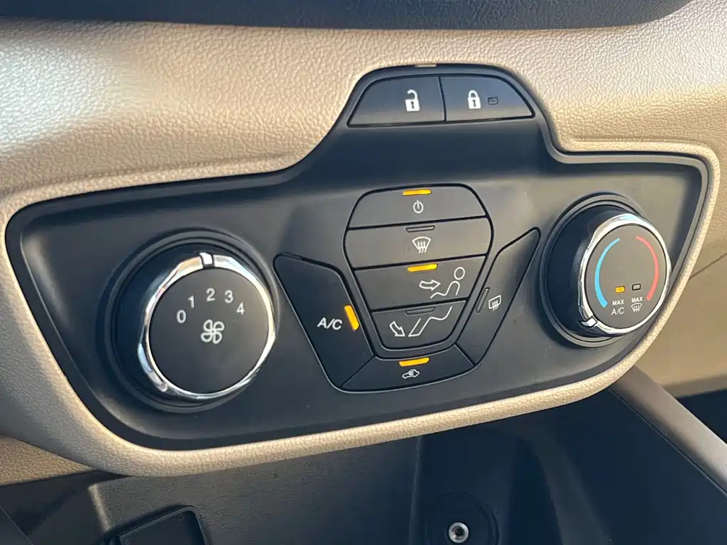 Escort 2017 facelift 1.5L automatic comfort model купить на сайте DeffCars