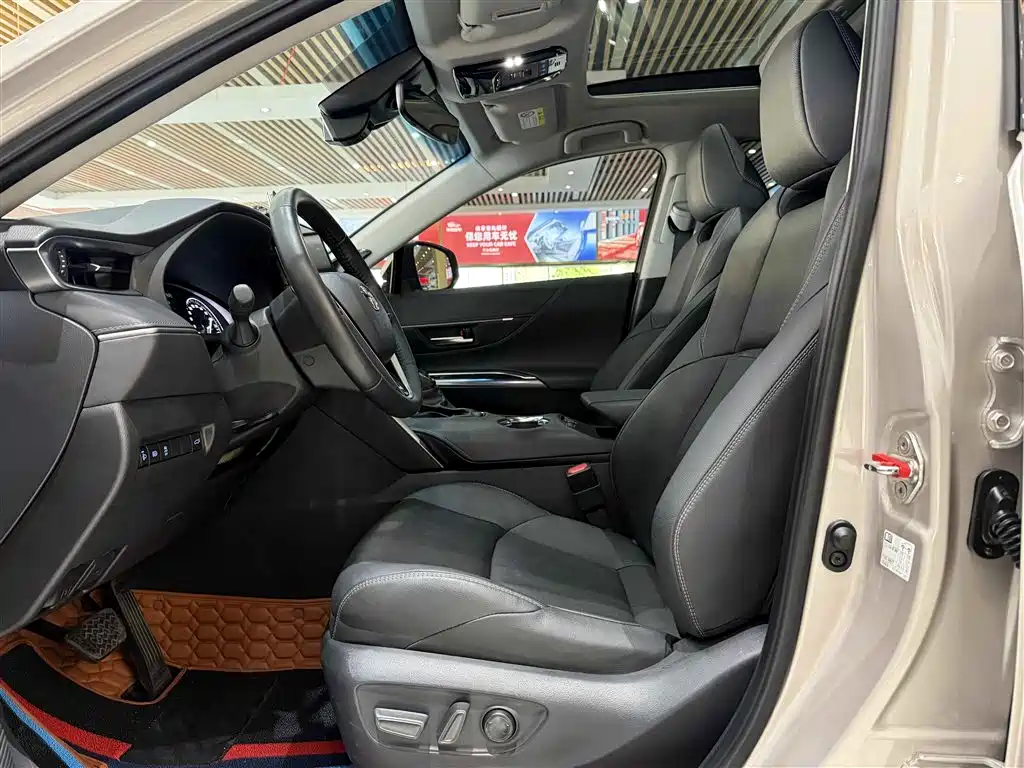 Vesa 2022 2.0L CVT two-wheel drive premium version купить на сайте DeffCars