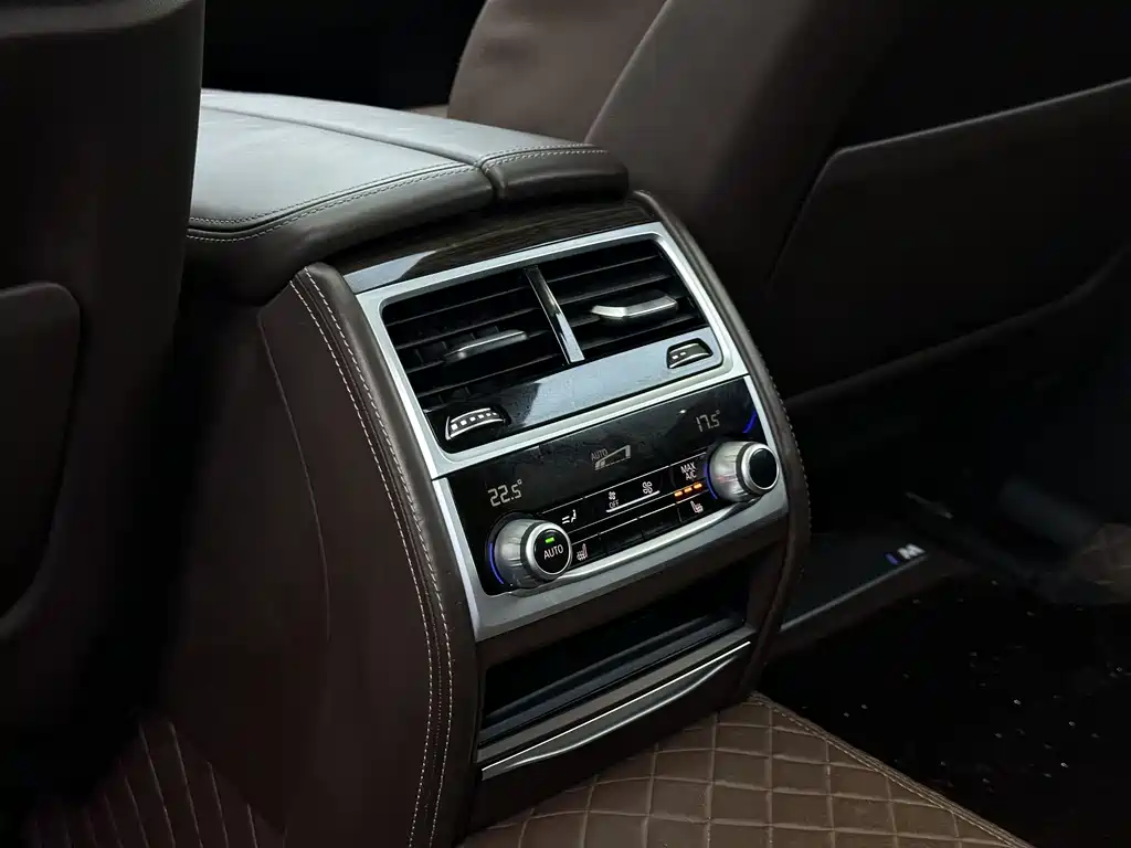 BMW 7 Series 2019 730Li Luxury Package купить на сайте DeffCars