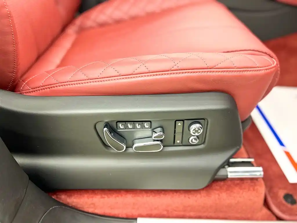 Bentayga 2016 6.0T Standard Edition купить на сайте DeffCars