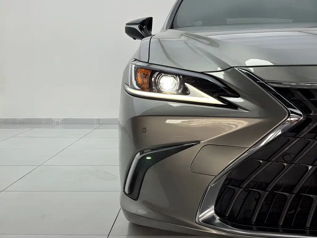 Lexus ES 2023 200 Excellence Edition купить на сайте DeffCars