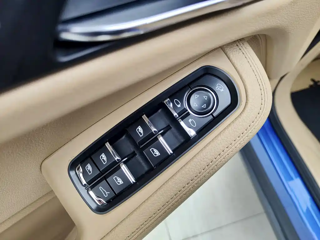 Macan 2017 Macan 2.0T купить на сайте DeffCars