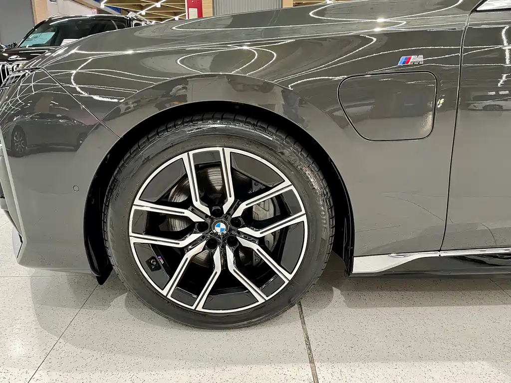 BMW i7 2023 eDrive50L Leading M Sports Package купить на сайте DeffCars