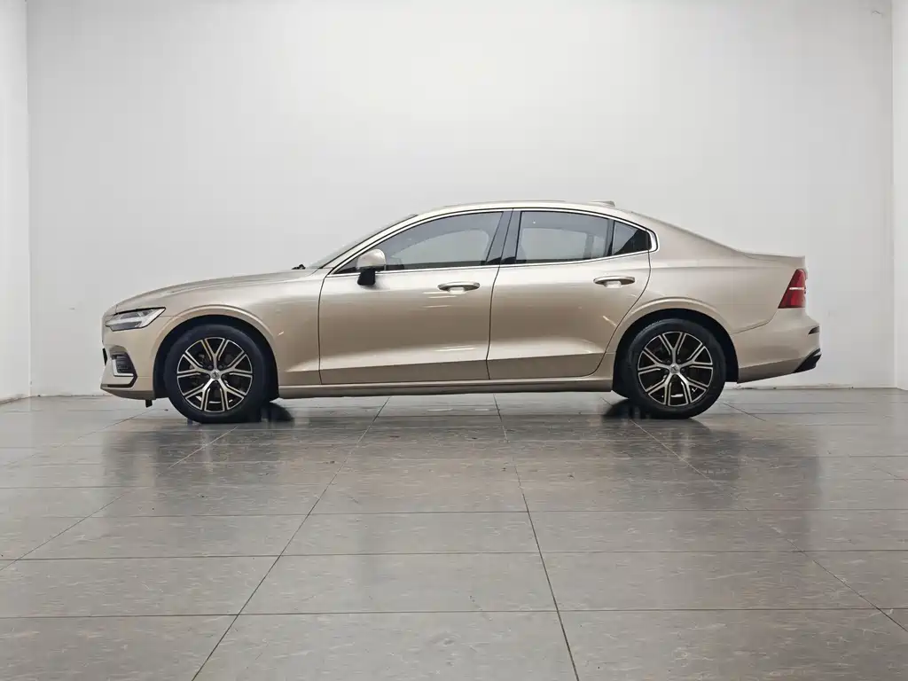 Volvo S60 2023 B4 Zhiyi Luxury Edition купить на сайте DeffCars