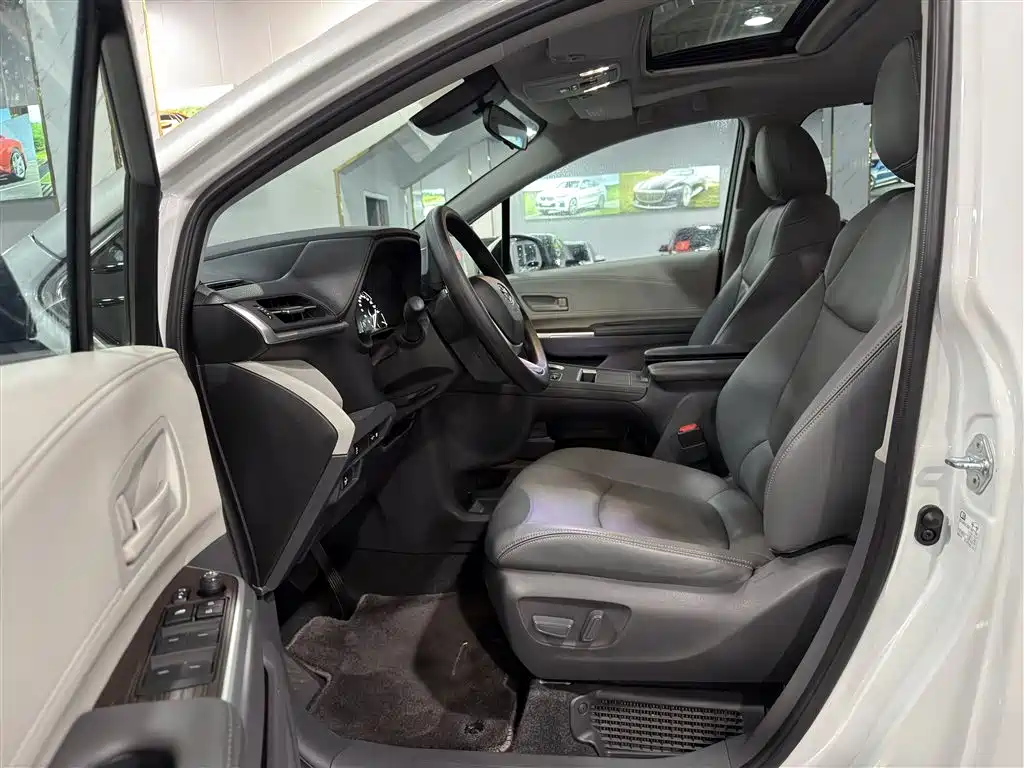 SIENNA 2023 2.5L Hybrid Comfort Edition купить на сайте DeffCars