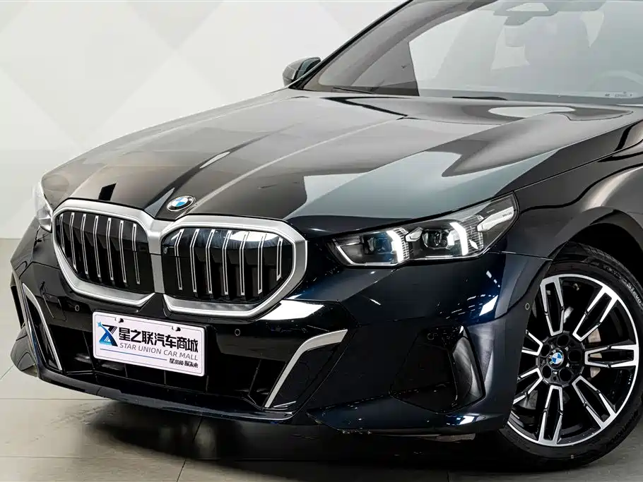 BMW 5 Series 2024 530Li Leading M Sports Package купить на сайте DeffCars