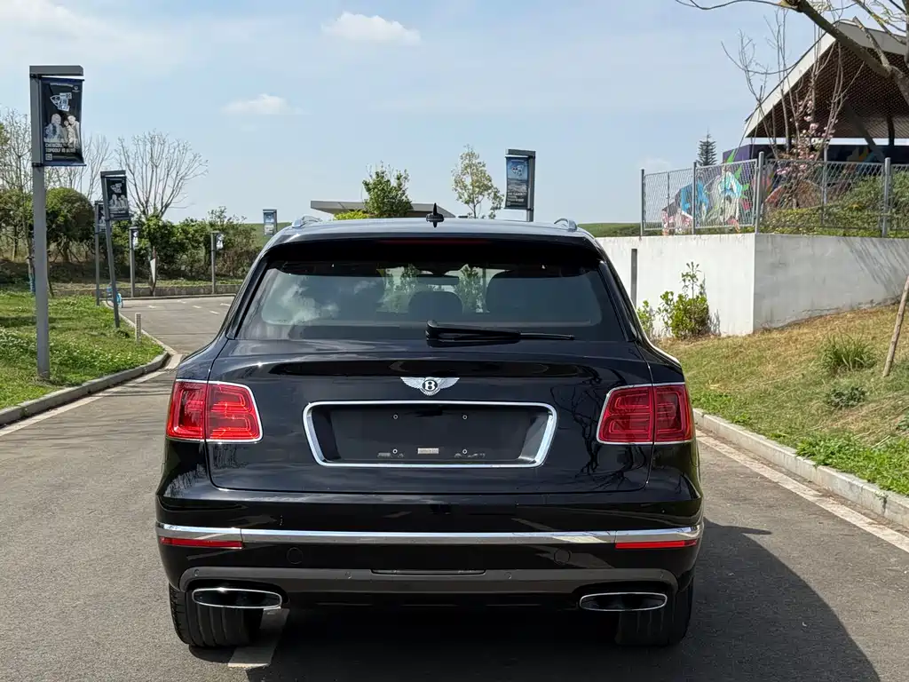 Bentayga 2016 6.0T Standard Edition купить на сайте DeffCars