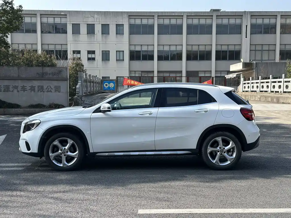 Mercedes-Benz GLA 2018 GLA 200 Dynamic купить на сайте DeffCars