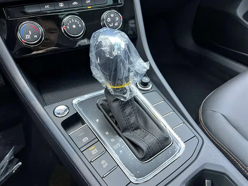 Bora 2025 facelift 200TSI DSG Yuexing Navigation Edition купить на сайте DeffCars