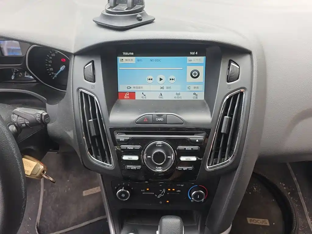 Focus 2017 hatchback 1.6L automatic comfort smart mobility version купить на сайте DeffCars