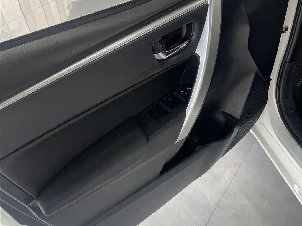 Corolla 2017 facelift 1.2T S-CVT GL-i leather version купить на сайте DeffCars