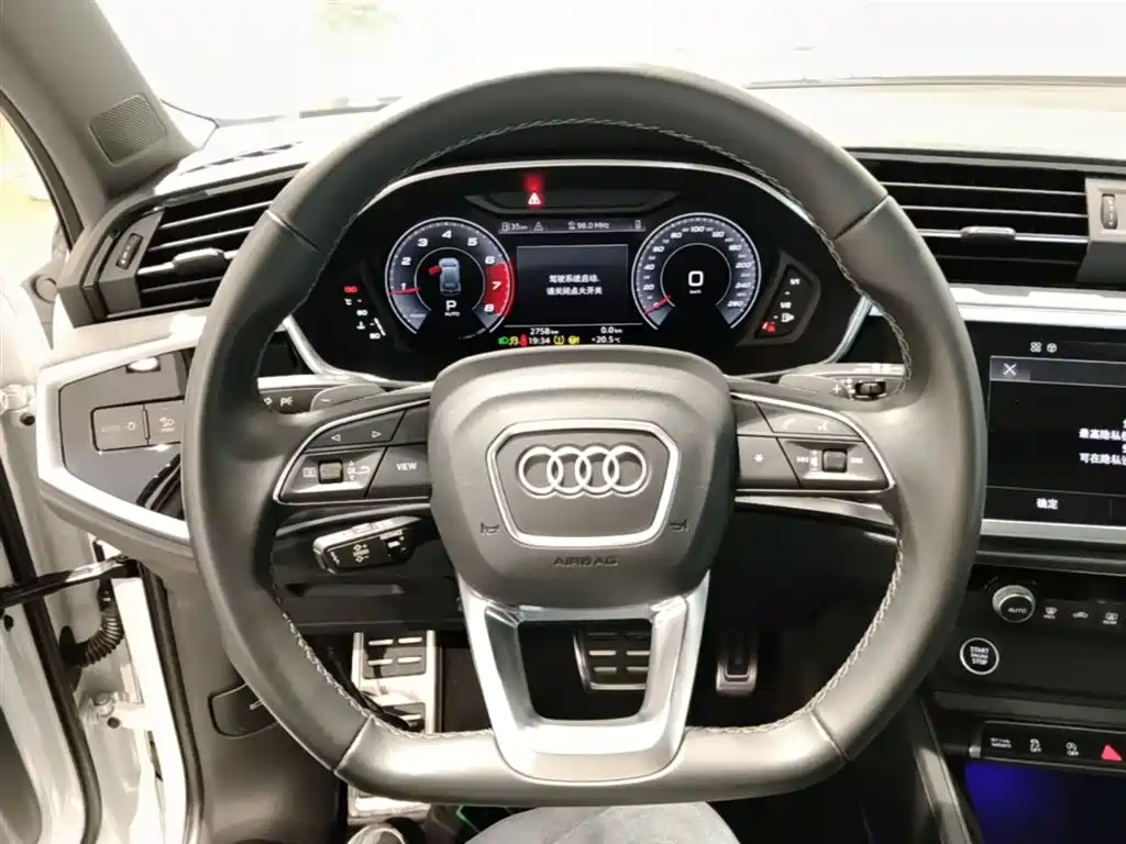 Audi Q3 2024 40 TFSI Fashionable and Dynamic купить на сайте DeffCars