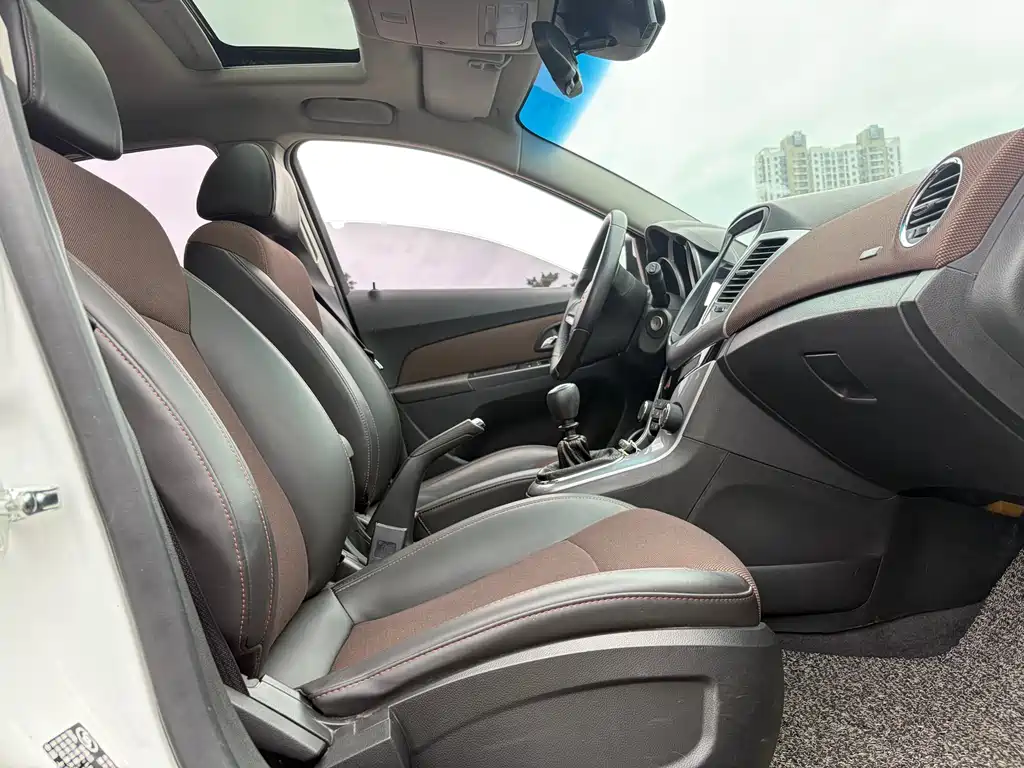 Cruze 2013 hatchback 1.6L manual luxury model купить на сайте DeffCars