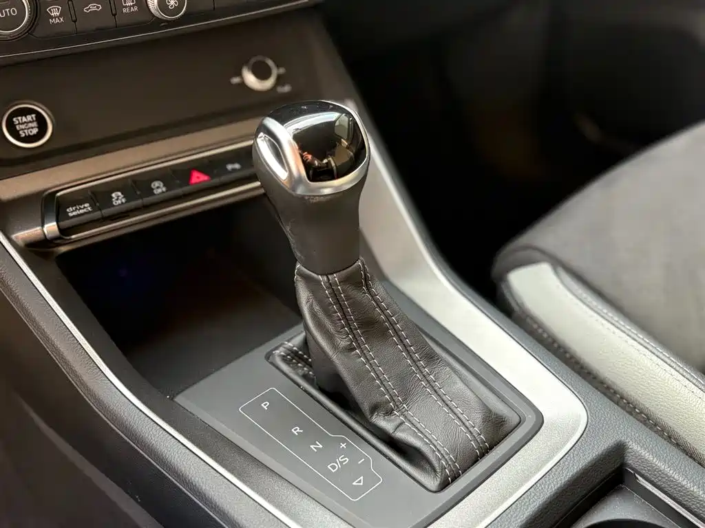 Audi Q3 2023 40 TFSI Fashionable and Dynamic купить на сайте DeffCars