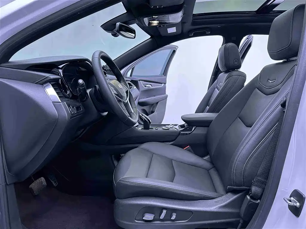 Cadillac XT5 2022 2.0T two-wheel drive luxury model купить на сайте DeffCars