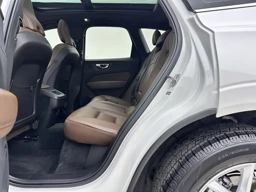 Volvo XC60 2021 T5 four-wheel drive Zhiyuan Deluxe Edition купить на сайте DeffCars