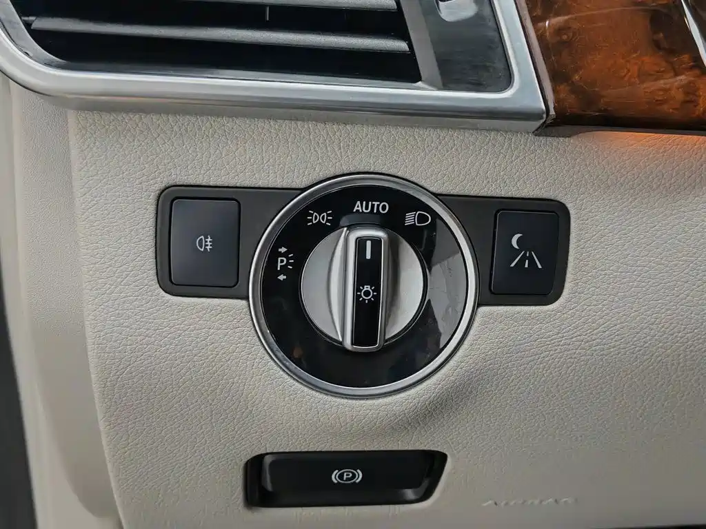 Mercedes-Benz M-Class 2012 ML 350 Luxury Model купить на сайте DeffCars