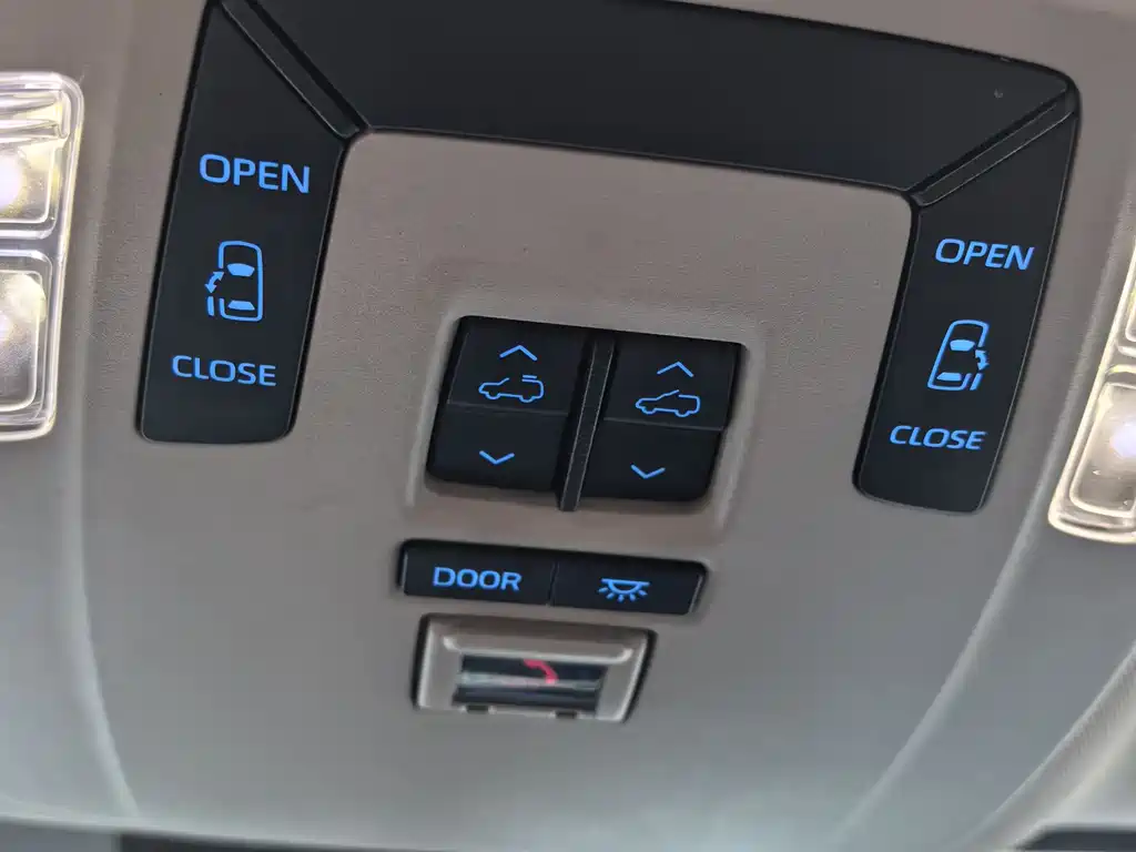 SIENNA 2021 2.5L Hybrid Comfort Edition купить на сайте DeffCars