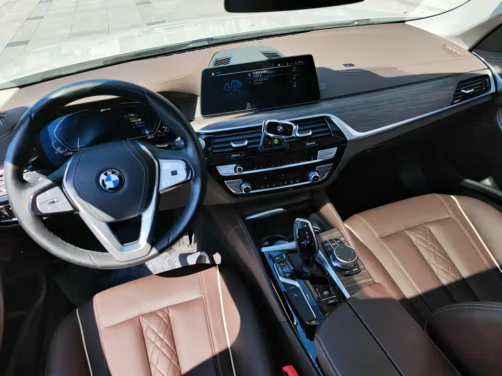 BMW 5 Series New Energy 2020 530Le Luxury Package купить на сайте DeffCars