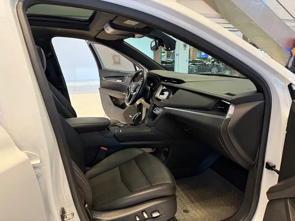 Cadillac XT5 2022 2.0T two-wheel drive luxury model купить на сайте DeffCars