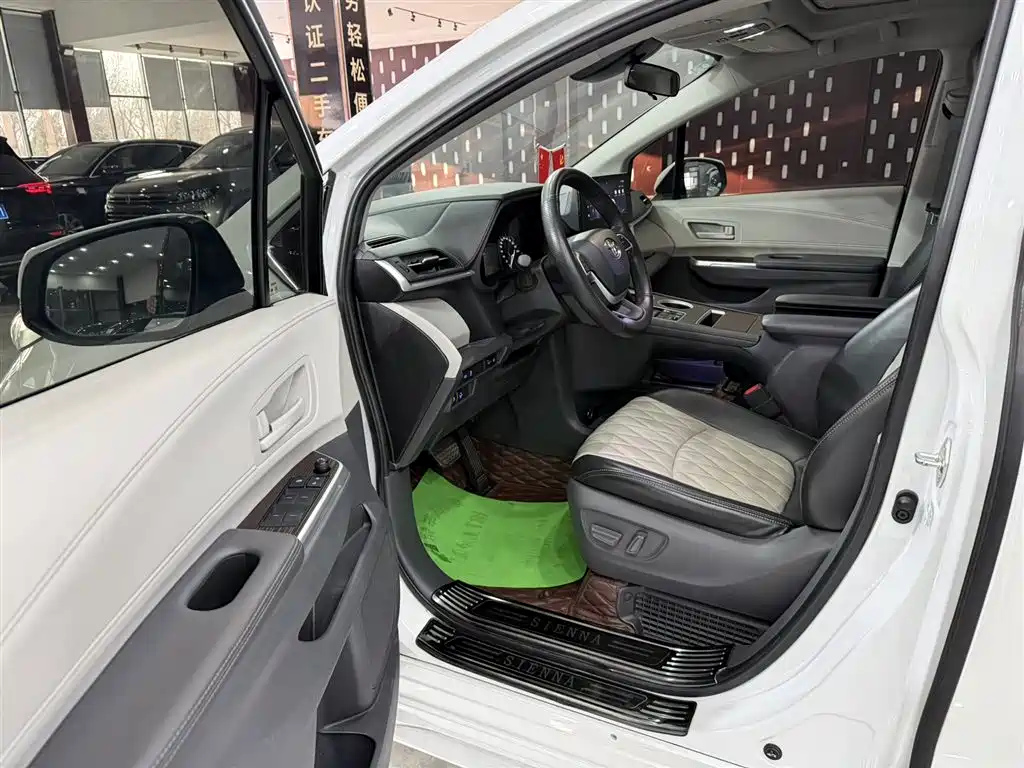 SIENNA 2021 2.5L Hybrid Comfort Edition купить на сайте DeffCars