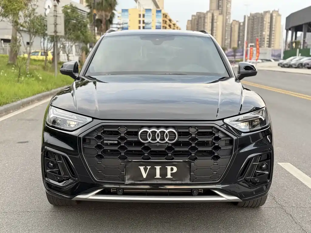Audi Q5L 2025 45th Anniversary Collector's Edition 45 TFSI Luxurious and Dynamic купить на сайте DeffCars