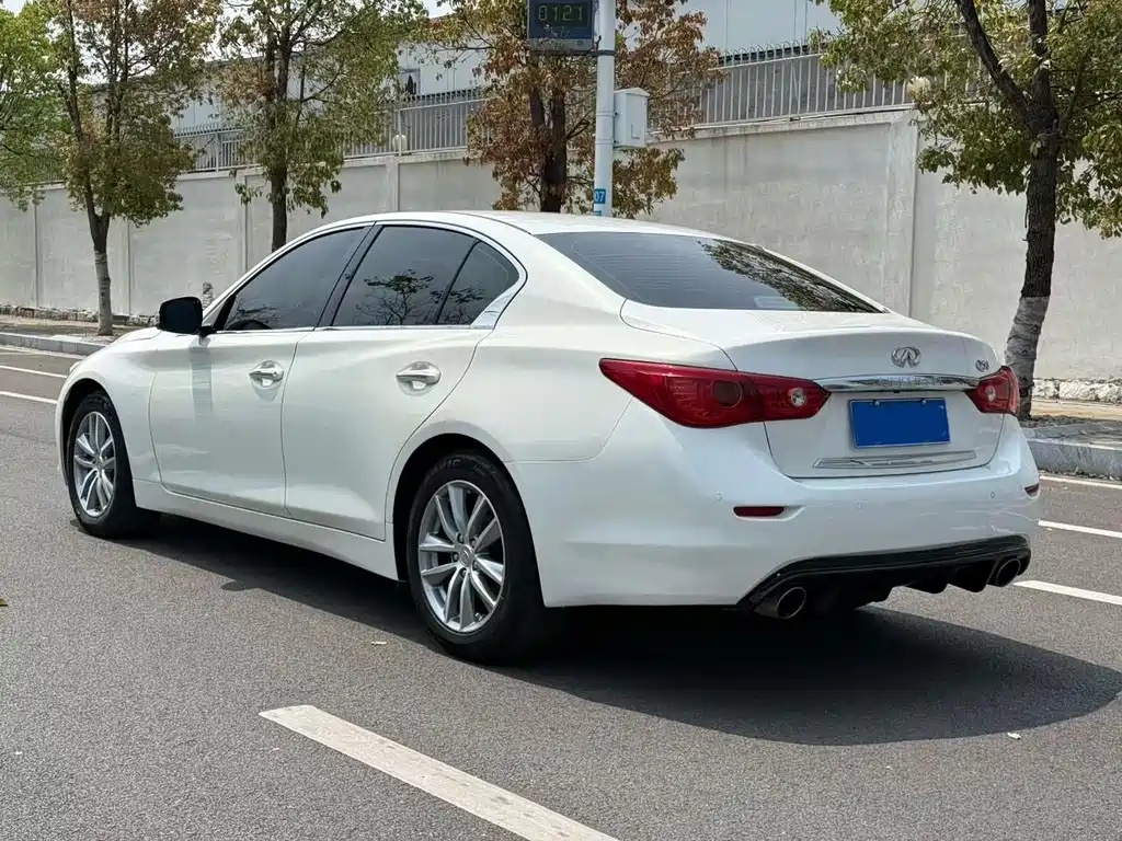 Infinity Q50 2014 2.0T Deluxe Edition купить на сайте DeffCars