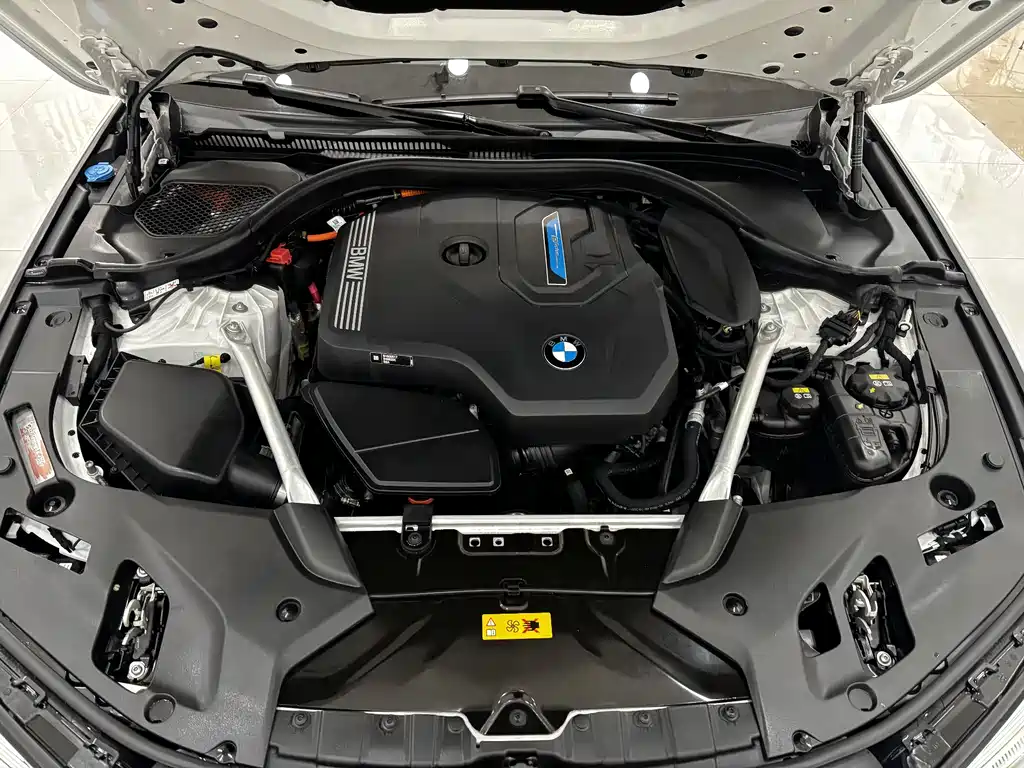 BMW 5 Series New Energy 2022 Model 535Le M Sports Package купить на сайте DeffCars