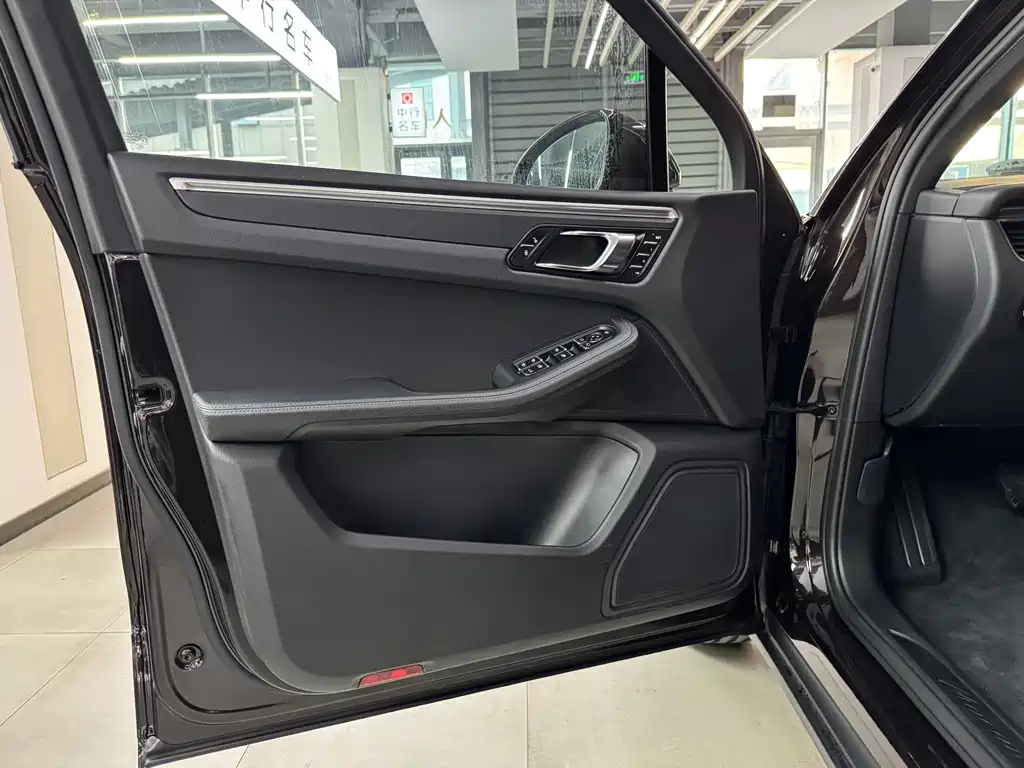 Macan 2017 Macan 2.0T купить на сайте DeffCars