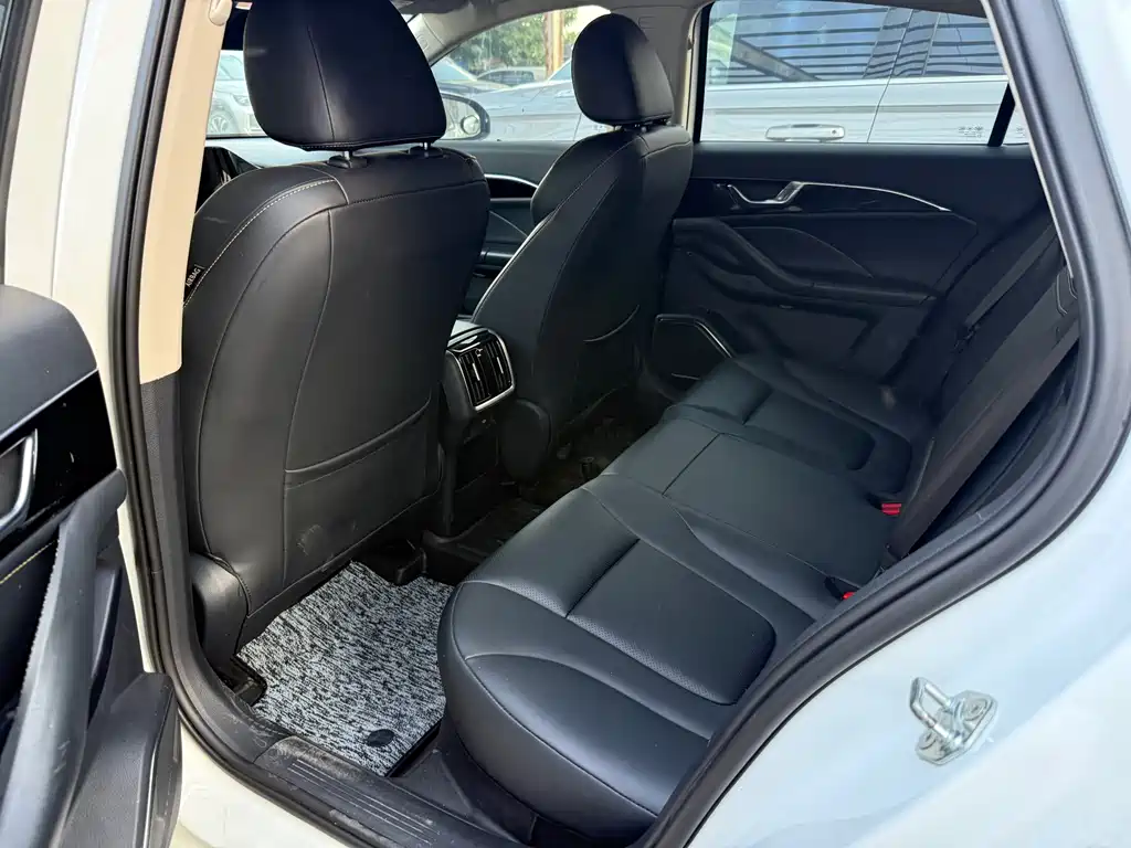 Pentium B70 2022 1.5T Automatic 15th Anniversary Classic Edition купить на сайте DeffCars