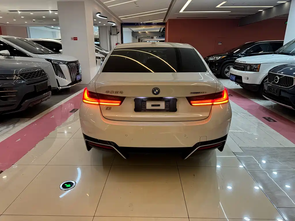 BMW i3 2024 eDrive 35 L купить на сайте DeffCars