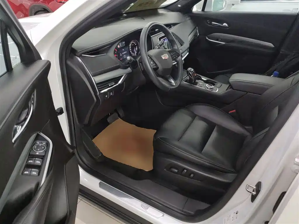 Cadillac XT4 2018 28T two-wheel drive leading model купить на сайте DeffCars