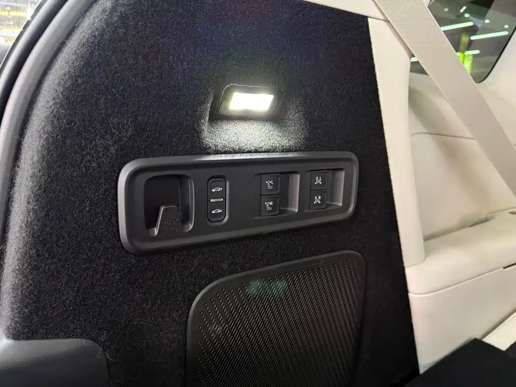 Lynk & Co 900 2025 2.0T Ultra купить на сайте DeffCars