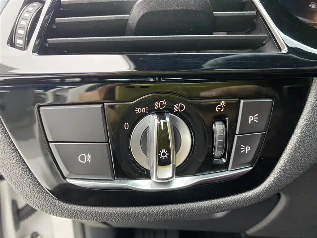 BMW 5 Series 2021 530Li Leading M Sports Package купить на сайте DeffCars