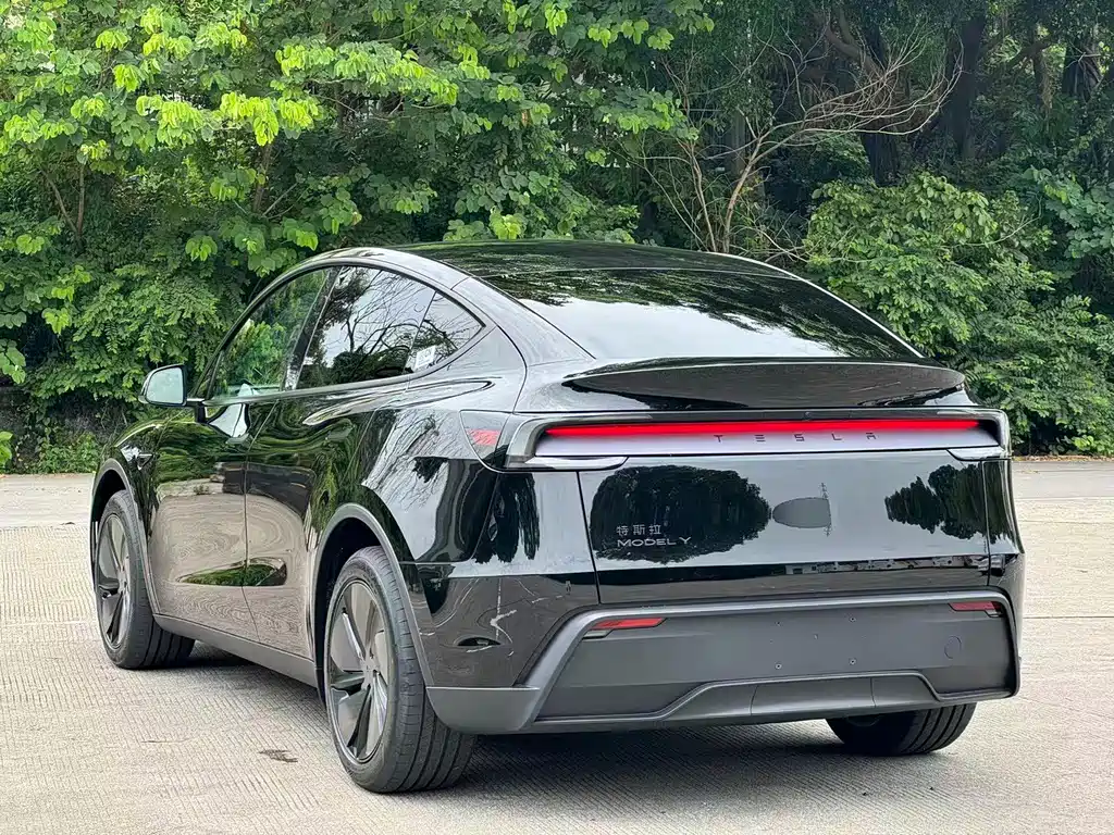 Model Y 2026 rear-wheel drive version купить на сайте DeffCars