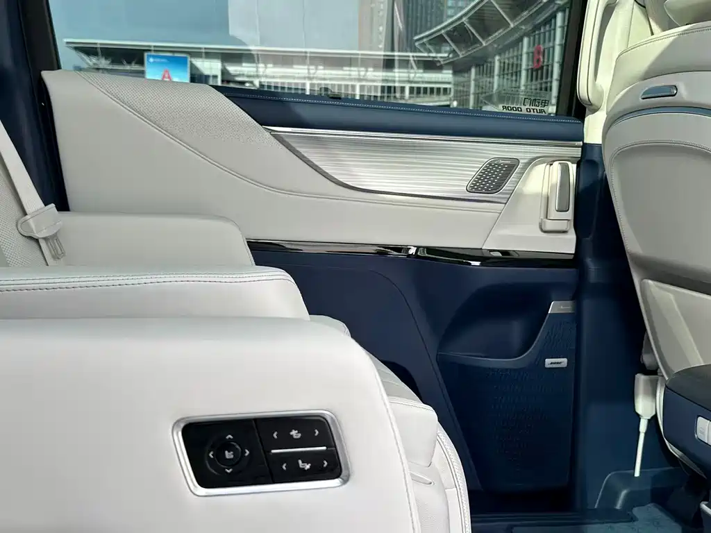 Buick GL8 New Energy 2024 Lu Zun Luxury Edition 6 seats купить на сайте DeffCars