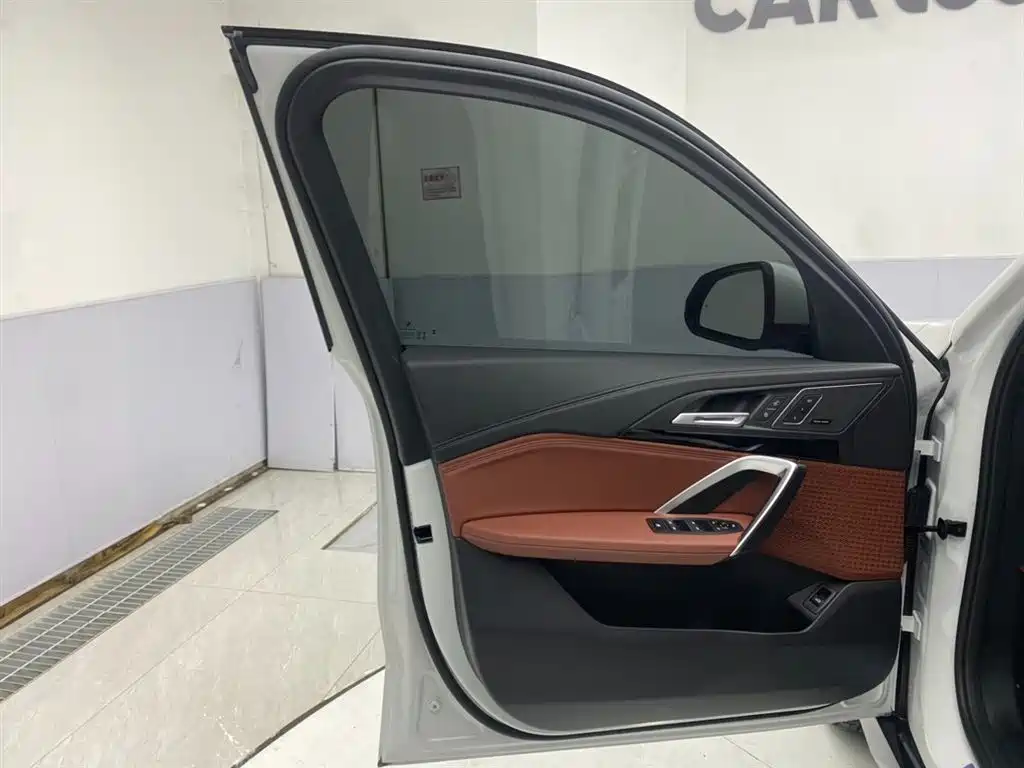 BMW X1 2025 sDrive25Li X Design Package купить на сайте DeffCars