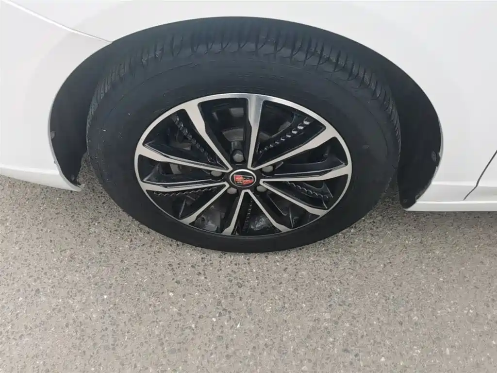 Roewe i5 2020 1.5L automatic 4G Internet leading flagship version купить на сайте DeffCars