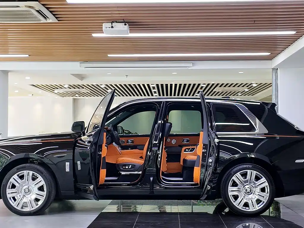 Cullinan 2018 four-seat version купить на сайте DeffCars