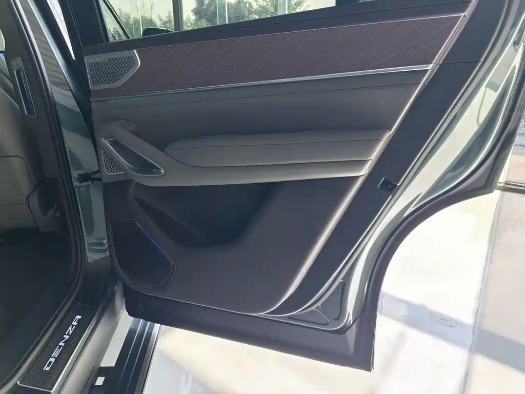 Denza N9 2025 flagship model купить на сайте DeffCars
