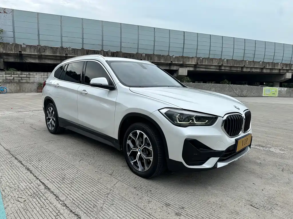 BMW X1 2022 sDrive25Li Leading купить на сайте DeffCars