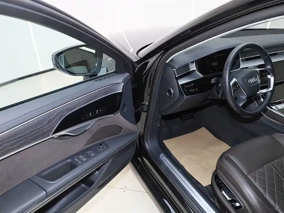 Audi A8 2023 A8L 50 TFSI quattro Premium Selection купить на сайте DeffCars