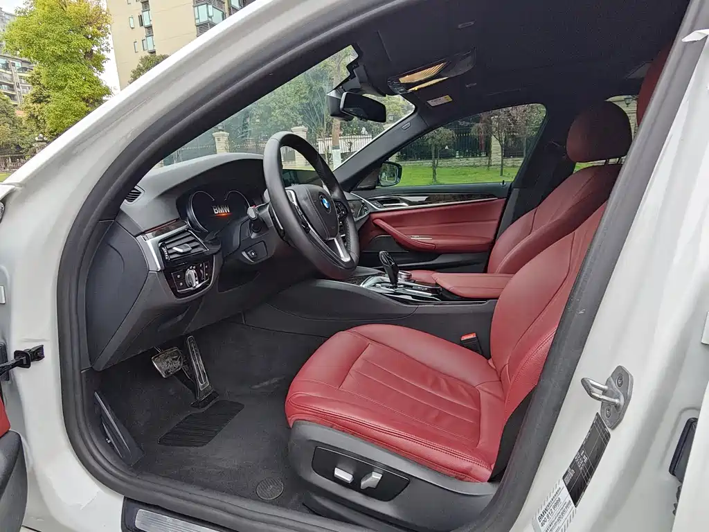 BMW 5 Series 2018 530Li Leading M Sports Package купить на сайте DeffCars