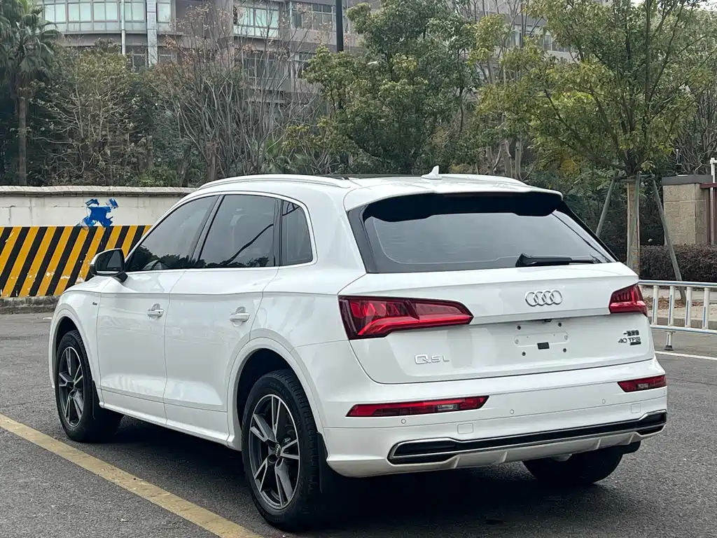 Audi Q5L 2020 40 TFSI enjoys fashionable style купить на сайте DeffCars