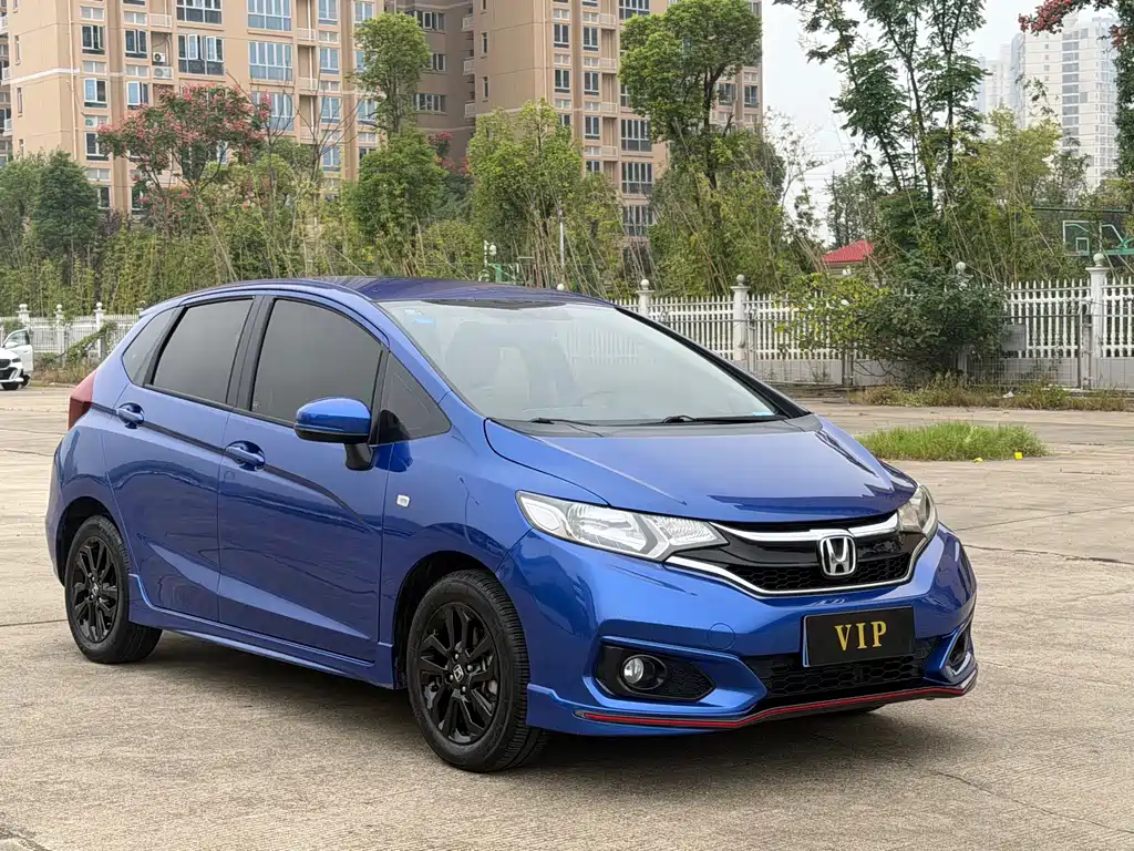 Fit 2018 1.5L CVT Fashion Edition купить на сайте DeffCars